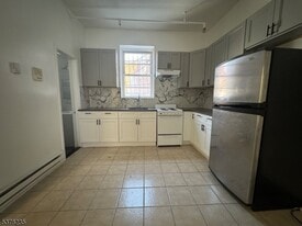 275 Main St in Paterson, NJ - Building Photo