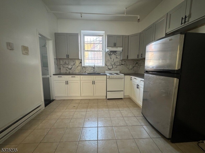 275 Main St in Paterson, NJ - Building Photo