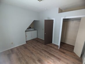 210 Beech St, Unit 2 in Bennington, VT - Foto de edificio - Building Photo