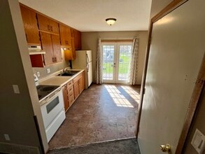829 E 9th St S, Unit #4 in Newton, IA - Building Photo - Building Photo
