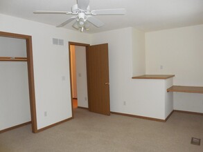 304 Baker St in Baldwin City, KS - Building Photo - Building Photo