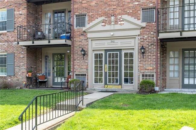 940 Adam Dr in Pittsburgh, PA - Building Photo - Building Photo