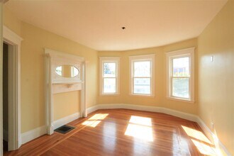 19 Park Ave, Unit 3 in Somerville, MA - Building Photo - Building Photo