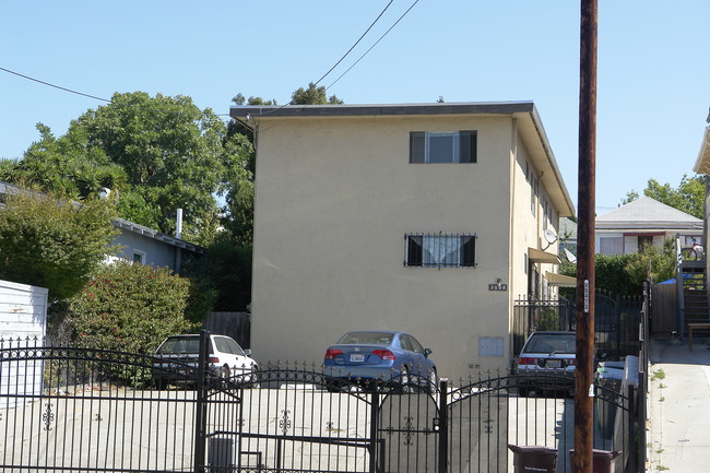 2008 E 21st St in Oakland, CA - Foto de edificio - Building Photo