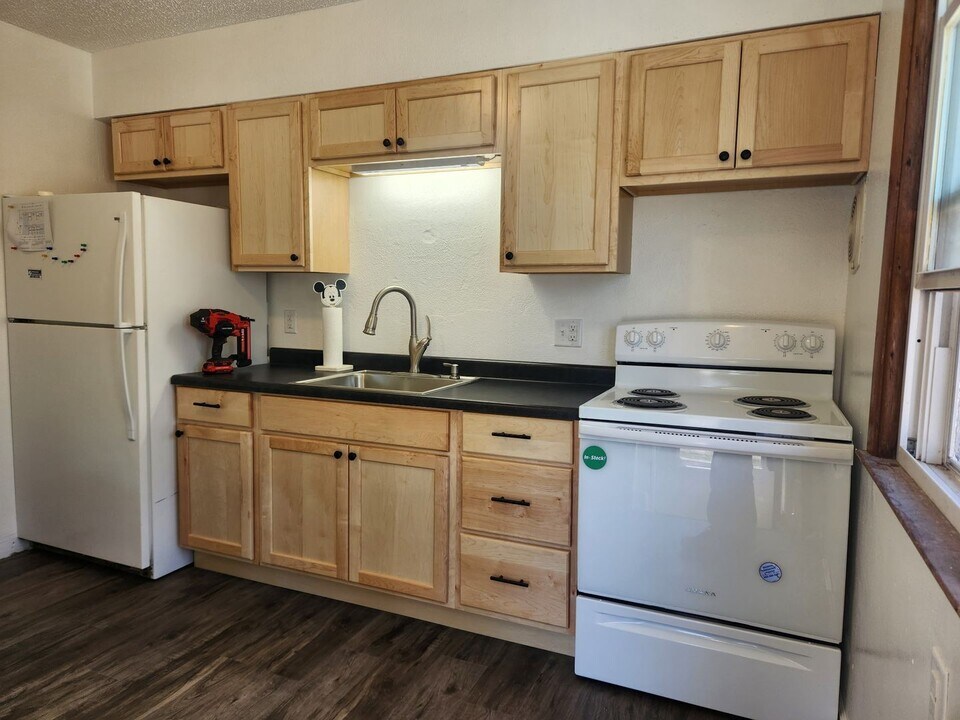 1833 Cornwall Ave in Waterloo, IA - Building Photo