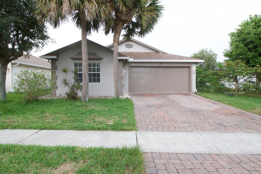 5086 Rambler Rose Way in West Palm Beach, FL - Foto de edificio