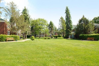 Oakmont Park Apartments in Scranton, PA - Foto de edificio - Building Photo