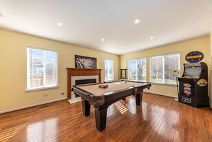 2483 Warm Springs Ln, Unit SI ID1285076P in Naperville, IL - Building Photo