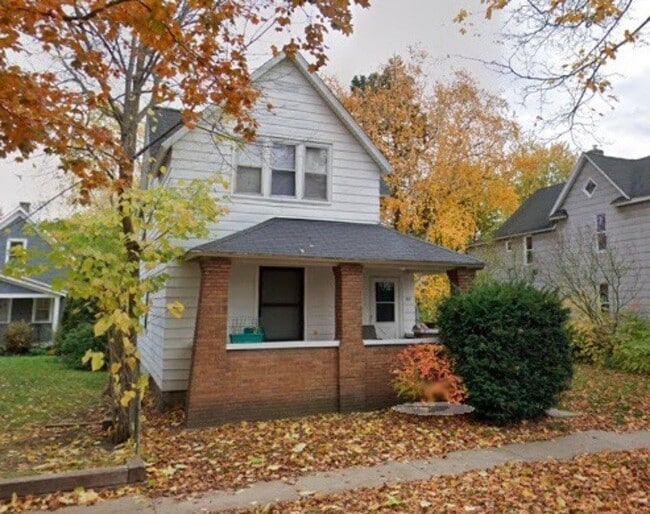 property at 1320 Quarry Ave NW