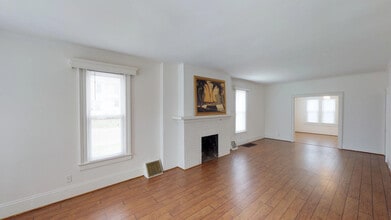 521 W Edwards St in Springfield, IL - Building Photo - Building Photo