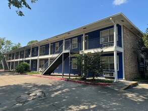 Sherwood Shadow Condos in Baton Rouge, LA - Foto de edificio - Building Photo