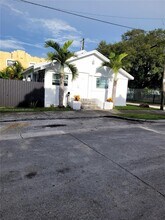 5720 NE Miami Pl in Miami, FL - Building Photo - Building Photo