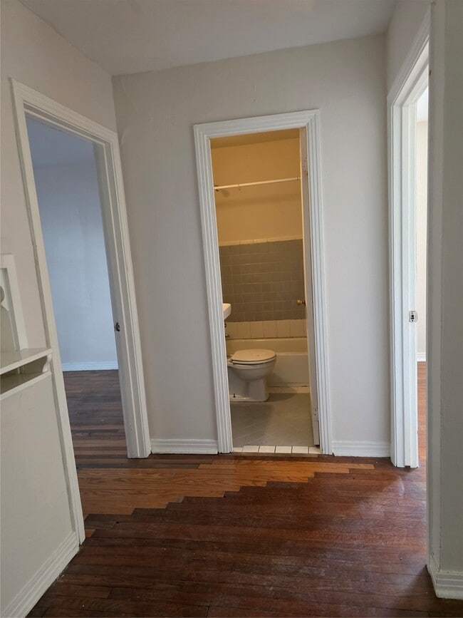 property at 3817 S Shepherd Dr