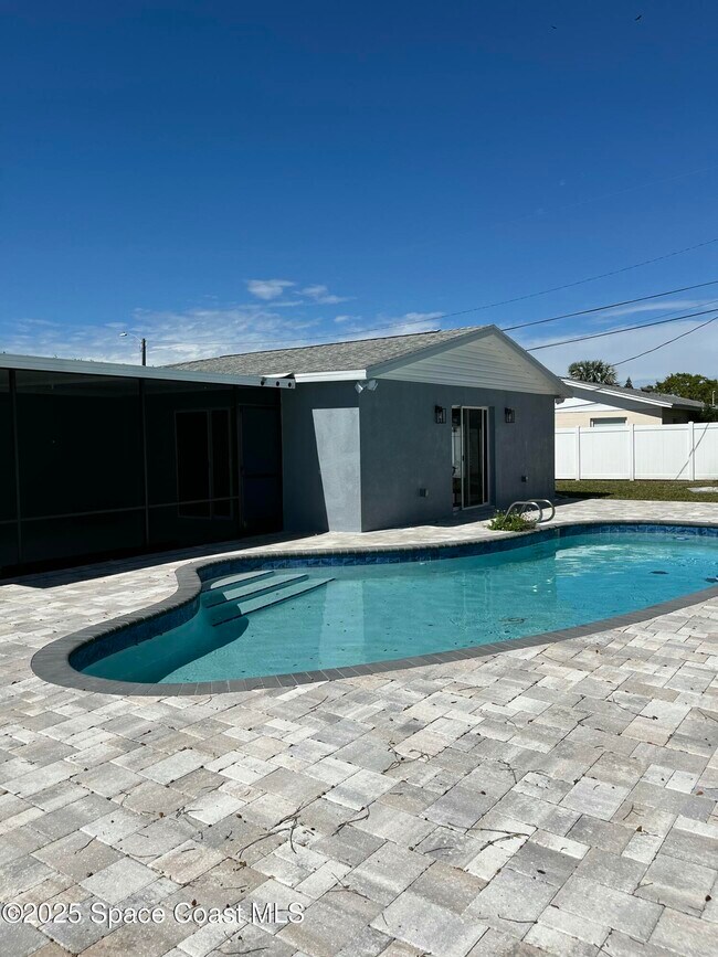 1100 Outrigger Dr in Merritt Island, FL - Building Photo - Building Photo