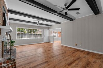 425 N Dresden Cir in Shreveport, LA - Foto de edificio - Building Photo