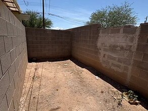 1021 E 24th St in Tucson, AZ - Foto de edificio - Building Photo