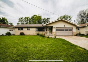 2307 S Virginia Ave in Springfield, MO - Building Photo