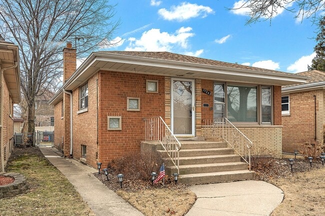 11242 S Whipple St in Chicago, IL - Building Photo - Building Photo