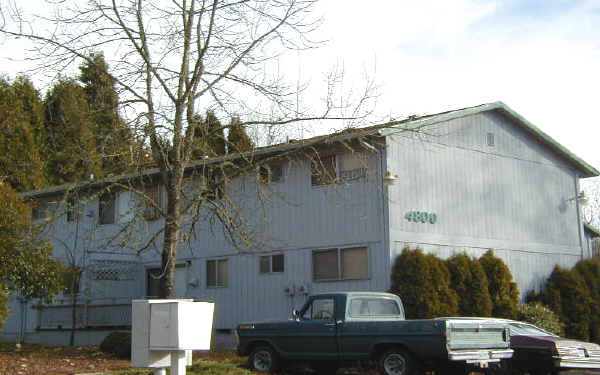 4800 SE Boardman Ave in Milwaukie, OR - Building Photo