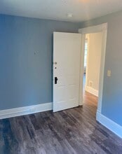 205 E Sanborn St, Unit 2 in Winona, MN - Foto de edificio - Building Photo