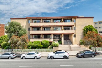 5412 Lindley Ave in Encino, CA - Building Photo - Building Photo