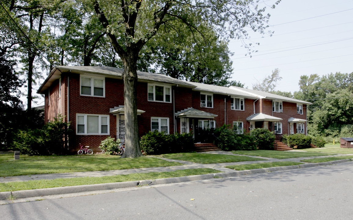 32 Audubon Ave in Edison, NJ - Foto de edificio