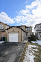 12 Horsham St in Brampton, ON - Building Photo