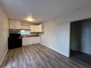 216 Hutchison St in Barstow, CA - Building Photo - Building Photo