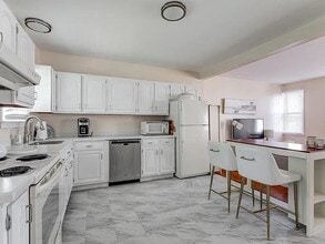 27 Thames St in Newport, RI - Building Photo - Building Photo