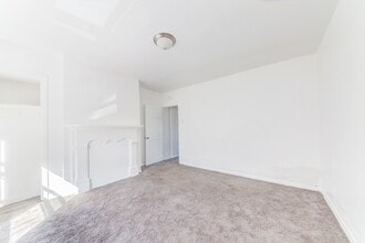 919 Lillian St in Pittsburgh, PA - Building Photo - Building Photo