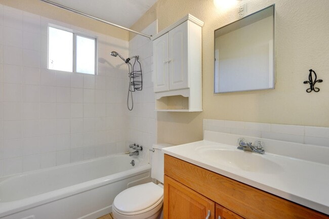 property at 2108 Applewood Rd