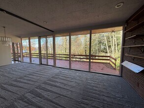 203 E Maitland Ln in New Castle, PA - Building Photo - Building Photo