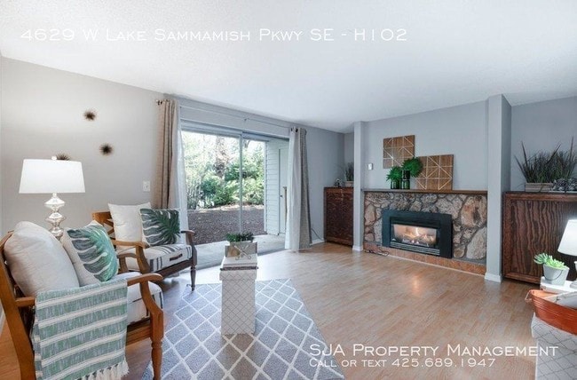 4629 W Lake Sammamish Pkwy SE in Issaquah, WA - Building Photo - Building Photo