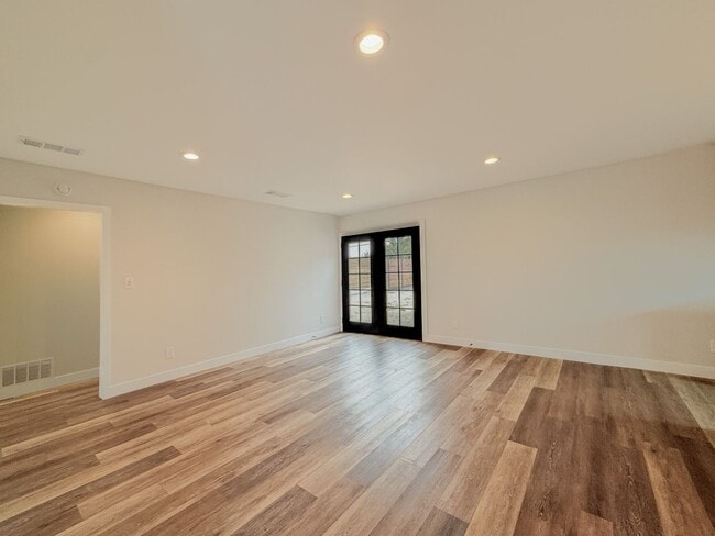 216 N Sixth St in Lompoc, CA - Building Photo - Building Photo