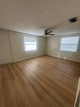 5011 A 21st St in Bradenton, FL - Foto de edificio - Building Photo