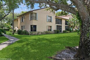 3901 Cocoplum Cir in Coconut Creek, FL - Building Photo
