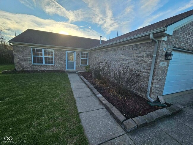 385 Polk Manor Dr in Greenwood, IN - Building Photo - Building Photo