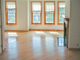 1324 W Diversey Pky, Unit 2 in Chicago, IL - Building Photo