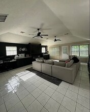 1219 Lynn Ln in Humble, TX - Foto de edificio - Building Photo