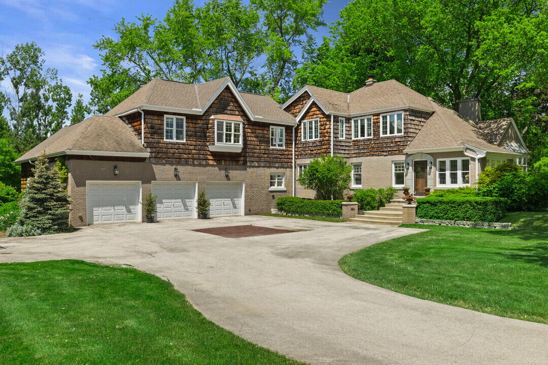 7953 N Range Line Rd in River Hills, WI - Building Photo