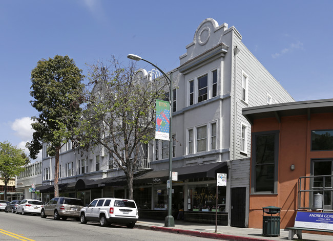 5510-5550 College Ave in Oakland, CA - Building Photo - Building Photo