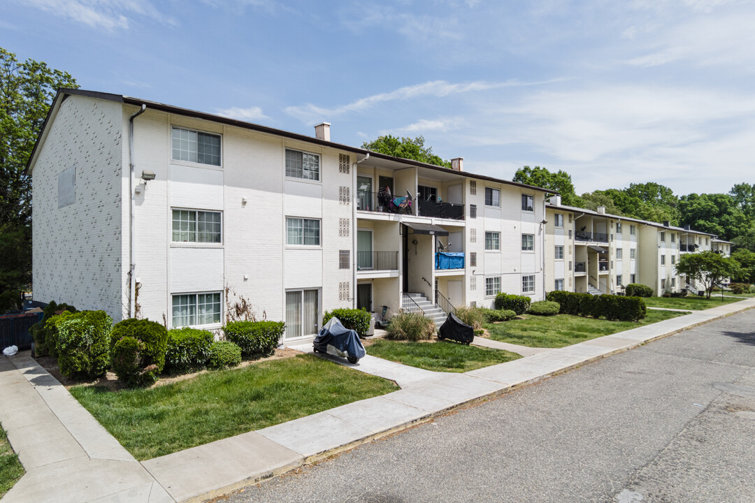 Portfolio of 8 Residential Condos in Oxon Hill, MD - Foto de edificio