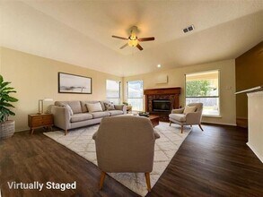 1020 Bonanza Dr in Arlington, TX - Building Photo - Building Photo