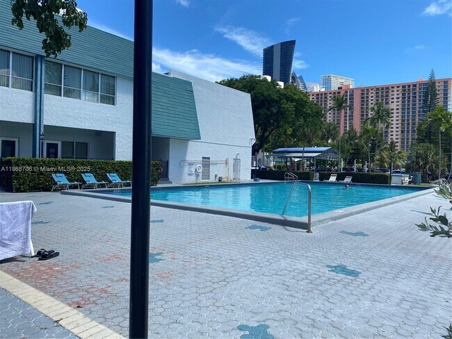 200 177th Dr, Unit 216 in Sunny Isles Beach, FL - Building Photo - Building Photo