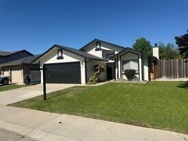 1017 Jayhawk Way in Modesto, CA - Building Photo