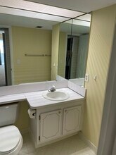 4750 Cove Cir, Unit 808 in Madeira Beach, FL - Foto de edificio - Building Photo