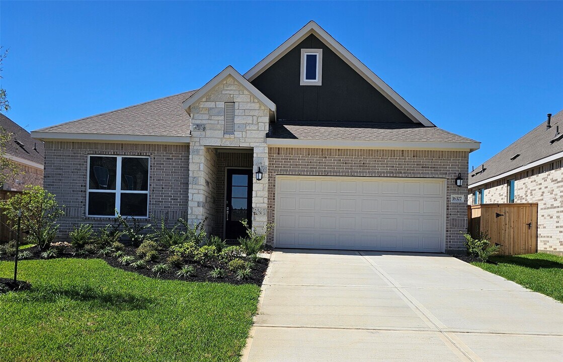 16327 Mesquite Fld Dr in Hockley, TX - Building Photo