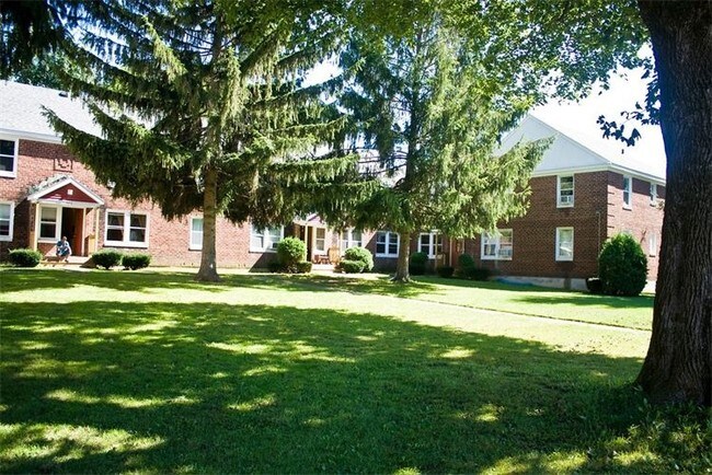 Bloomfield Garden in Rome, NY - Foto de edificio - Building Photo