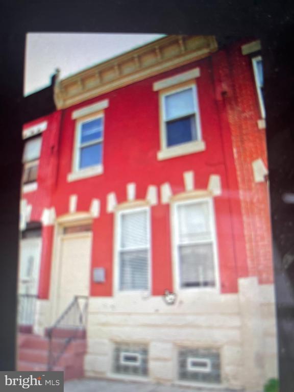 property at 1321 N Hollywood St