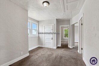 1310 Almon Ave in Toledo, OH - Building Photo - Building Photo